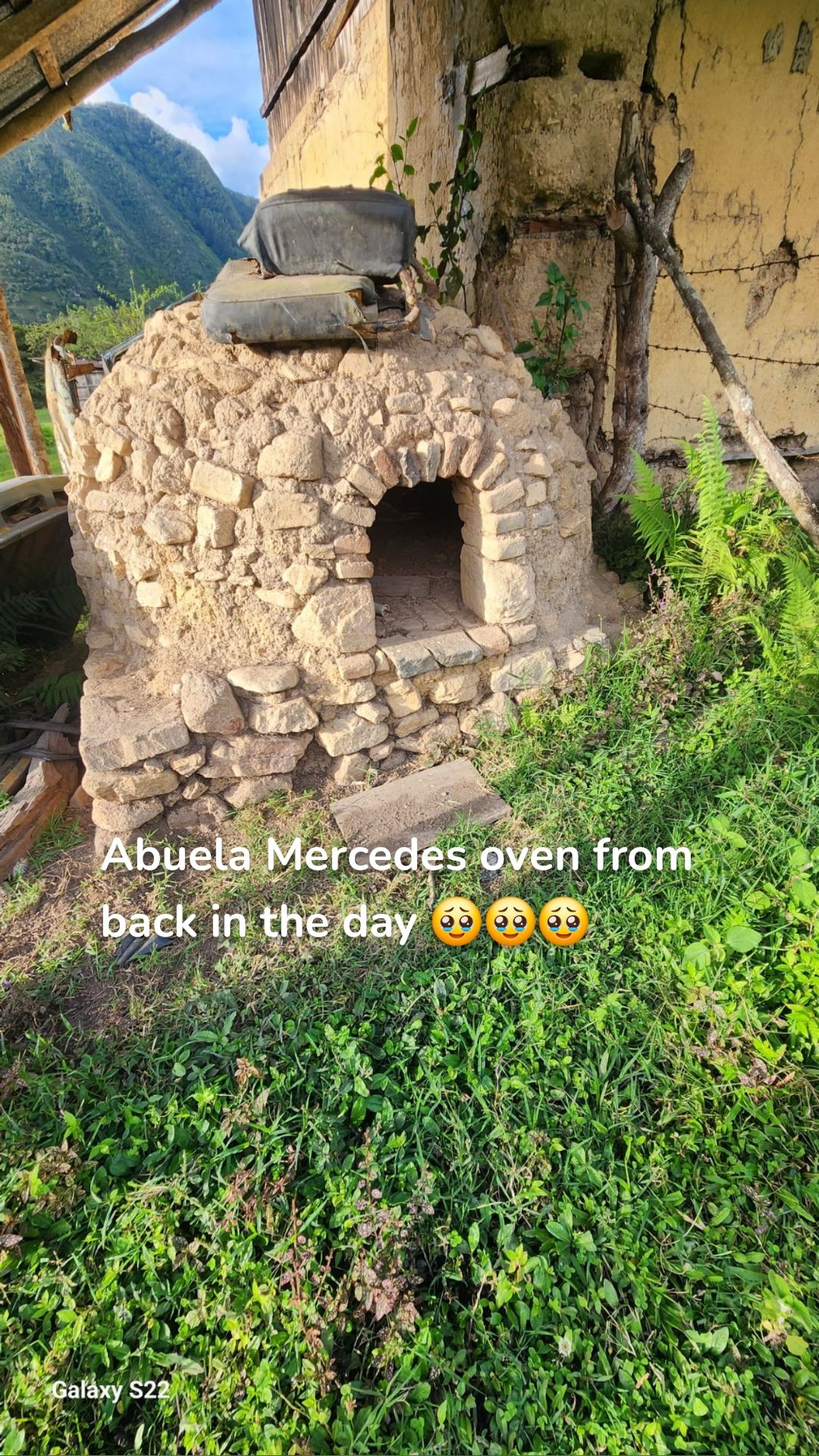 Abuela Mercedes oven from back in the day 🥹🥹🥹